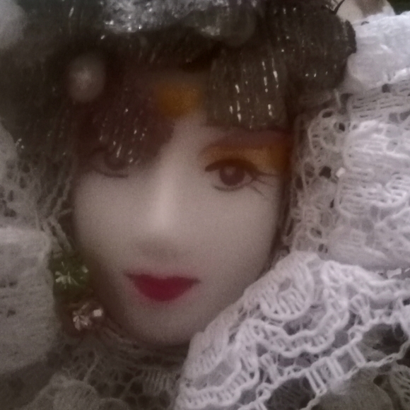 Vintage Doll Face Brooch - Picture 6 of 6